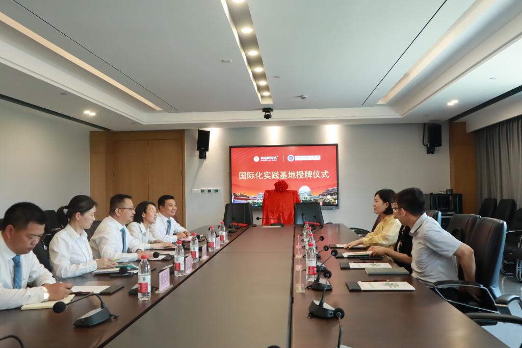 澳门六合彩内幕资料
赴东阳市横店影视城教育科技有限公司走访调研并合作建立学校国际化实践基地